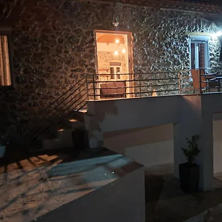 Stone House 1909 Evia Vakantiehuis Pilí